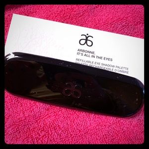 NEW Arbonne It’s All in the Eyes Quad Palette Case